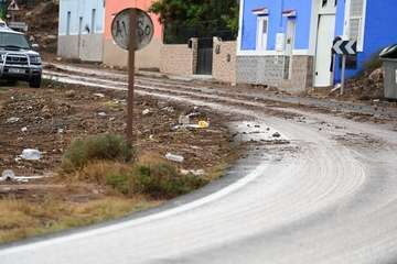 Telde activa un dispositivo para limpiar carreteras tras el intenso aguacero/TA y Antonio Alí.